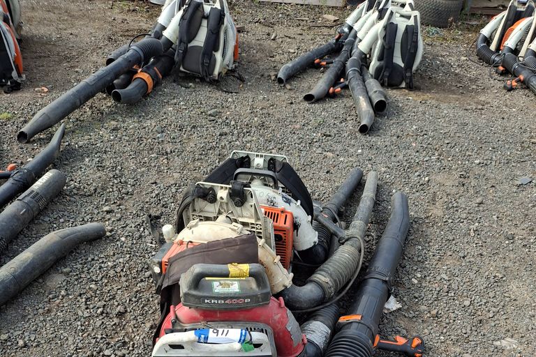 3x STIHL BLOWER 1X KAWASAKI BLOWER 