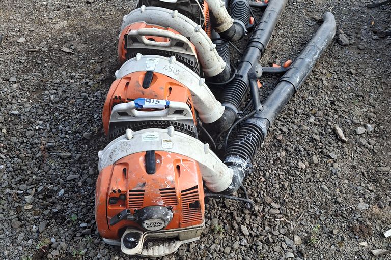 4X STIHL BLOWERS 