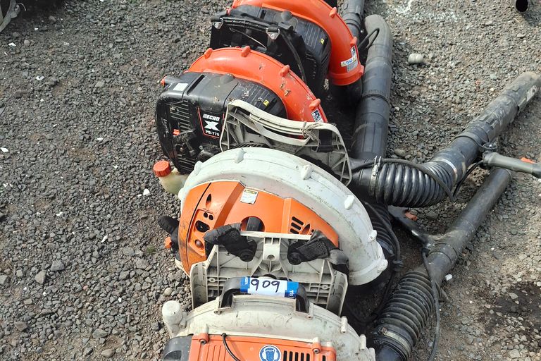 2X STIHL BLOWERS  2X ECHO BLOWERS 