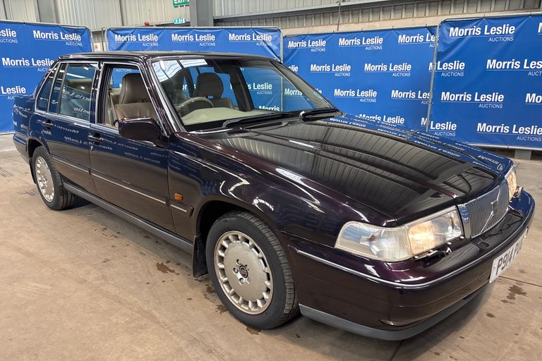 VOLVO 900