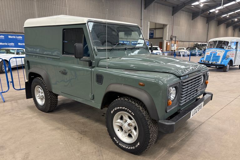 LAND ROVER DEFENDER