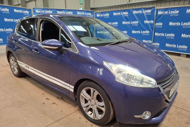 PEUGEOT 208