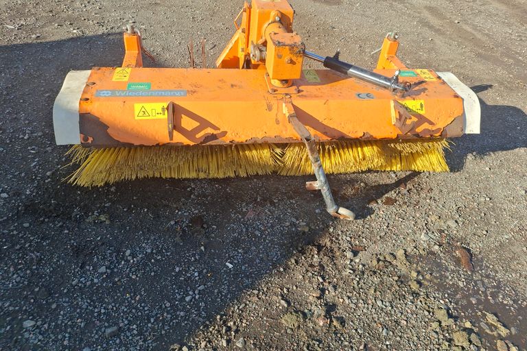 COMPACT TRACTOR BRUSH 