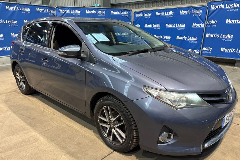 TOYOTA AURIS
