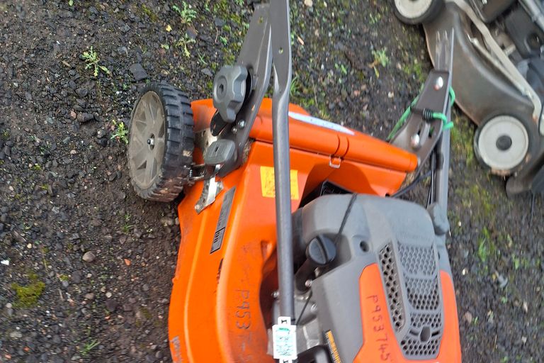 HUSQVARNA MOWER 