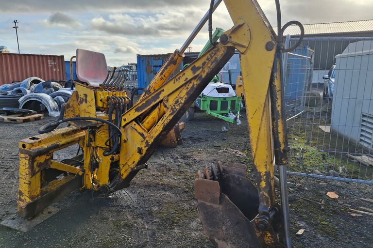 TR313 BACK HOE 3 POINT LINK  