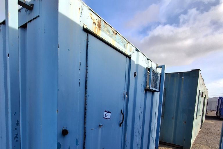 LARGE TOILET BLOCK 