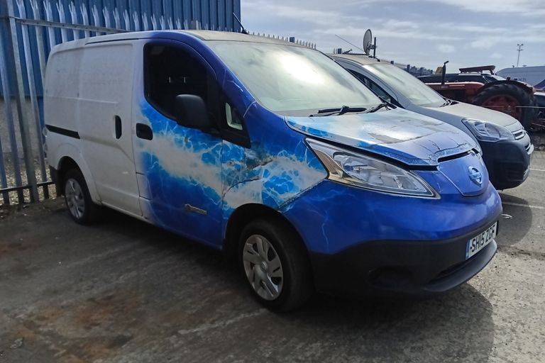 NISSAN e-NV200