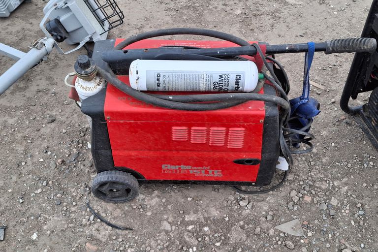 PORTABLE WELDER 