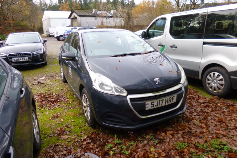 PEUGEOT 208