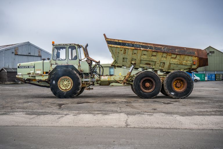VOLVO 860 DUMP TRUCK