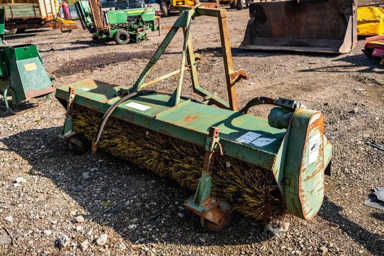 HYDRAULIC ROAD BRUSH 
