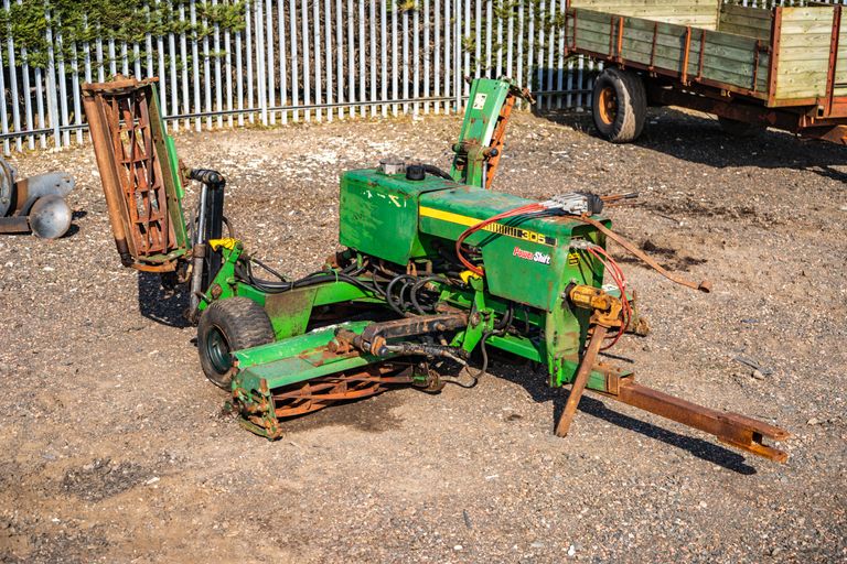 JOHN DEERE MODEL 305