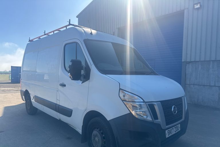 NISSAN NV400