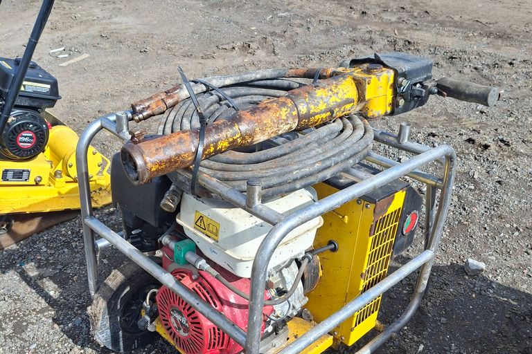 HYDRAULIC CHISEL MACHINE 