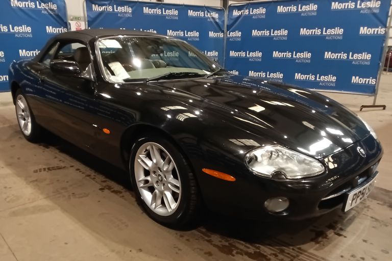 JAGUAR XK8