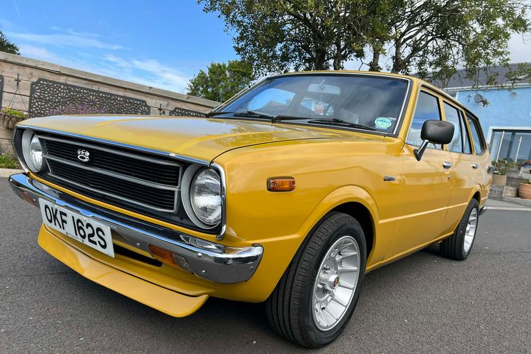 TOYOTA COROLLA DELUXE