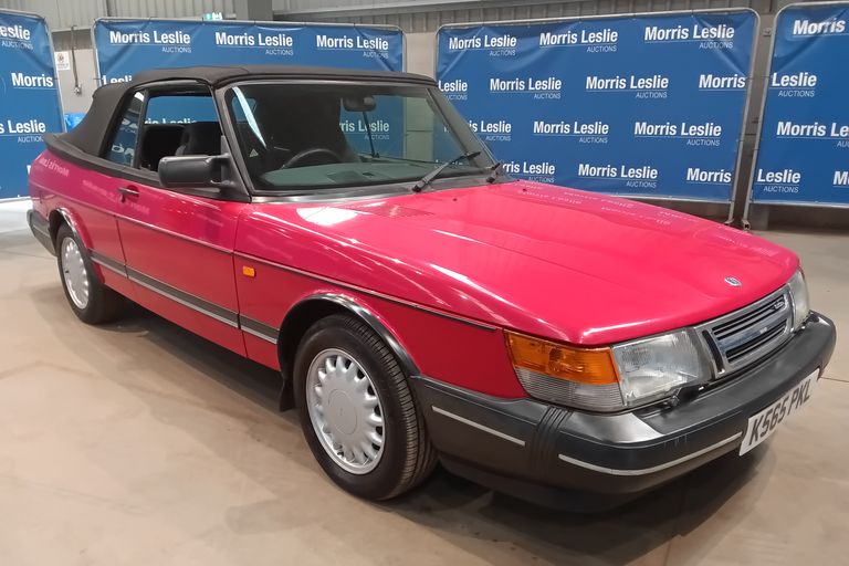 SAAB 900