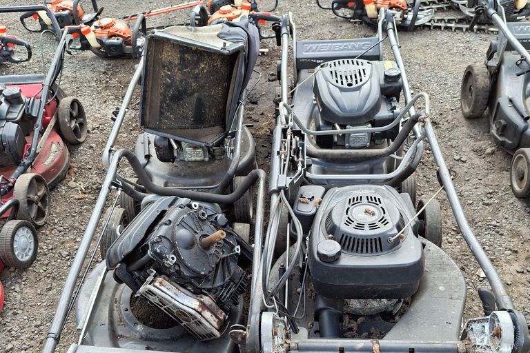 4X WEIBANG MOWERS 1X BAGS 