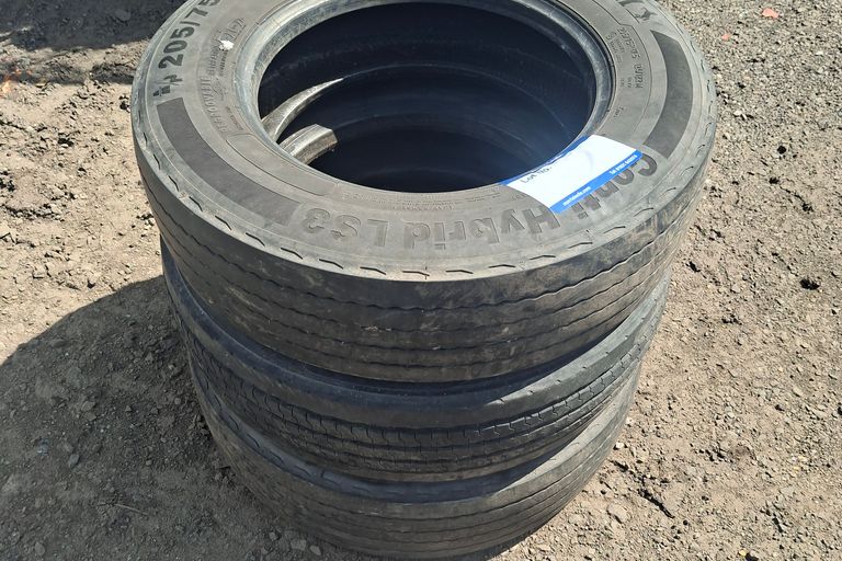 3X LORRY TYRES 