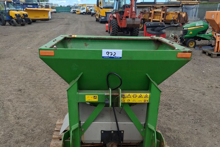 AMAZONE FERTILISER SPREADER 
