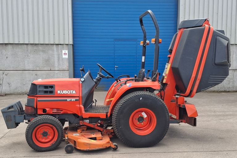 KUBOTA ST30 WITH CUT AND COLLECT SYSTEM 