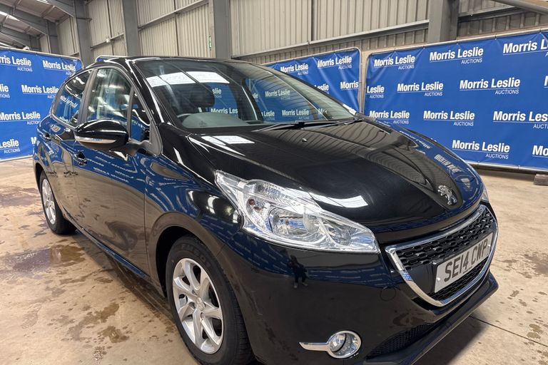 PEUGEOT 208