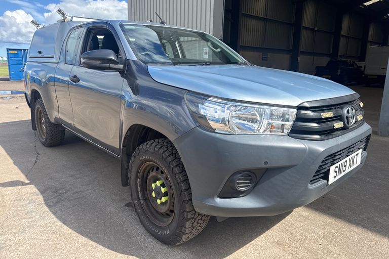 TOYOTA HILUX