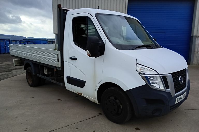 NISSAN NV400
