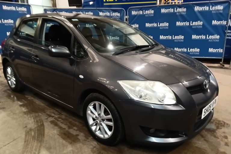 TOYOTA AURIS