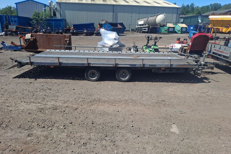 INDESPENSION 2.6T DOUBLE AXLE TILT TRAILER 