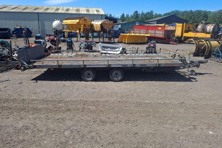 INDESPENSION 2.6T DOUBLE AXLE TILT TRAILER 