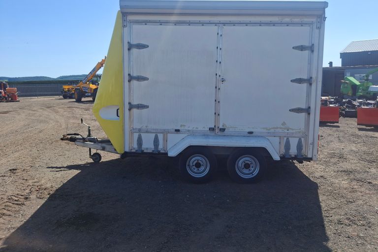 TOW-A-VAN DOUBLE AXLE SHOW TRAILER 