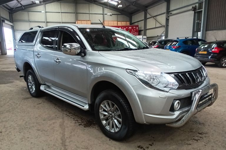 MITSUBISHI L200