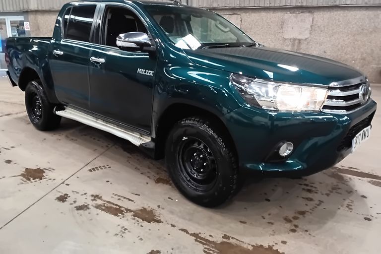 TOYOTA HILUX