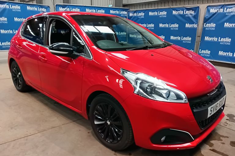 PEUGEOT 208