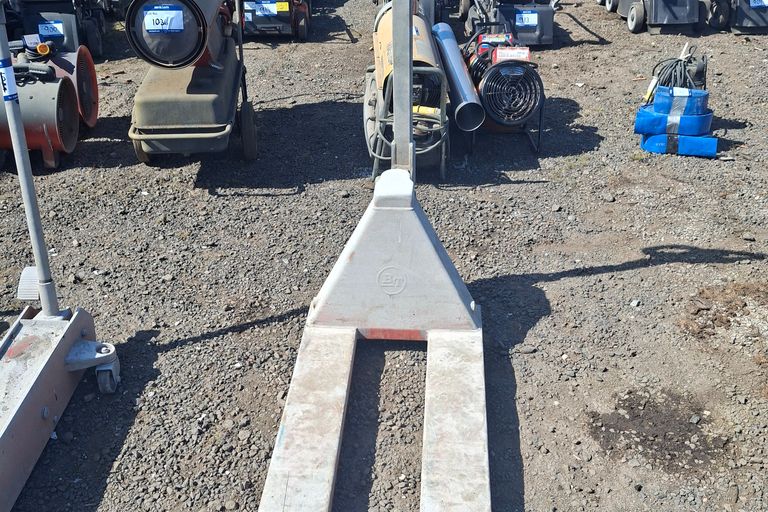 PALLET TRUCK 