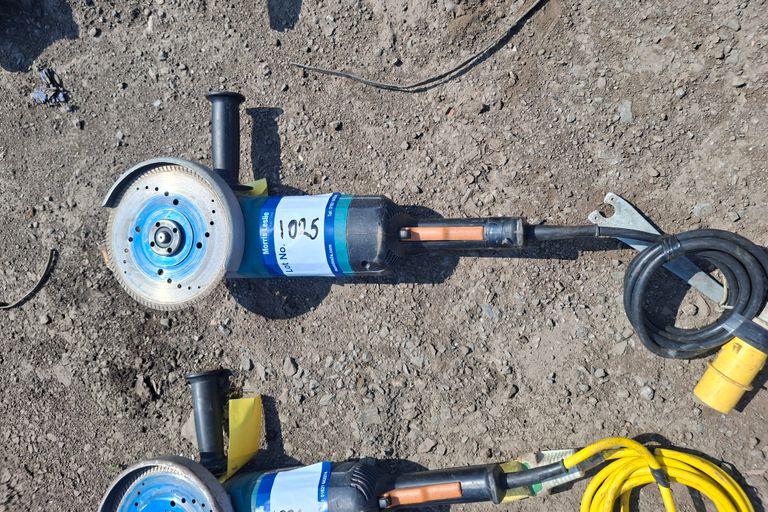 MAKITA ANGLE GRINDER 