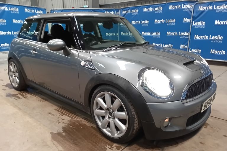 MINI HATCHBACK