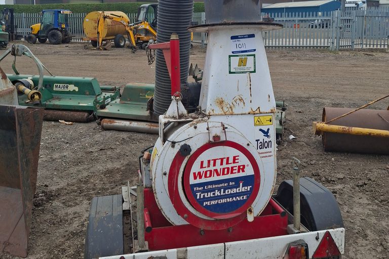 LITTLE WONDER TOWABLE CHIPPER 