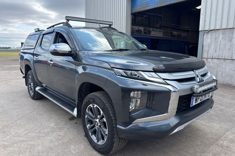 MITSUBISHI L200