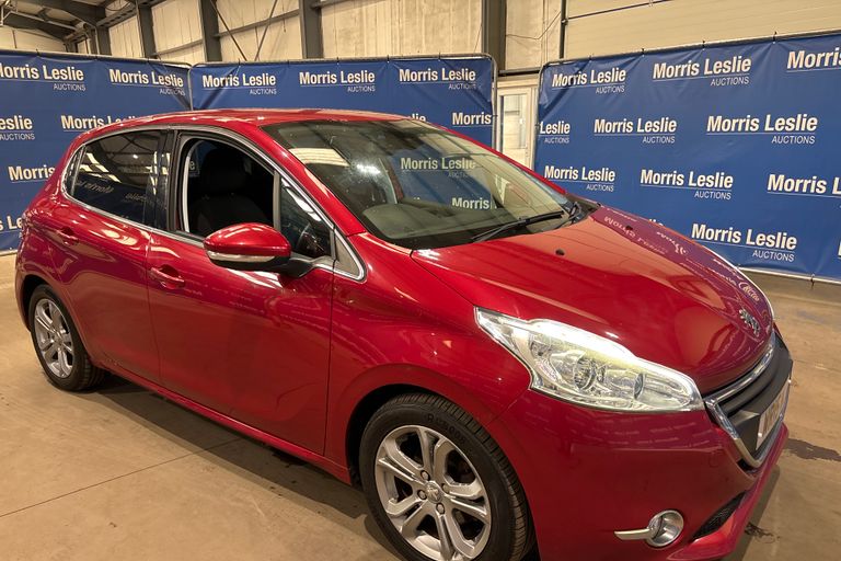 PEUGEOT 208