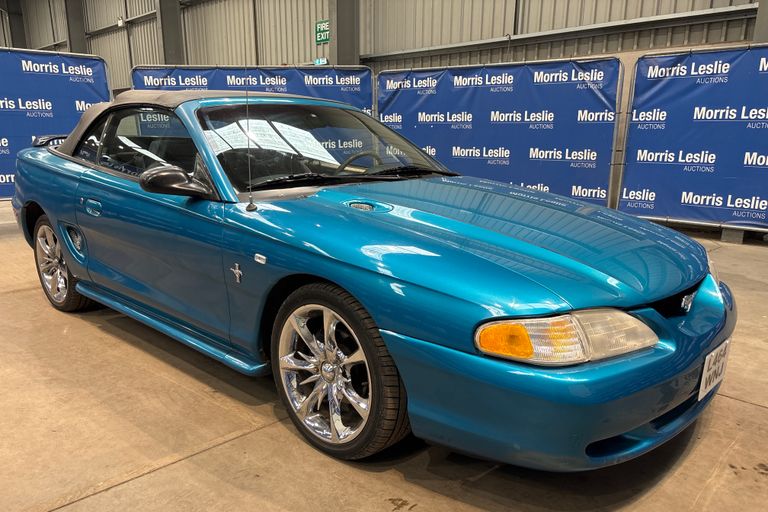 FORD MUSTANG