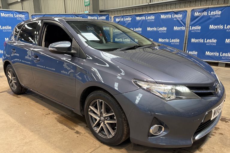 TOYOTA AURIS