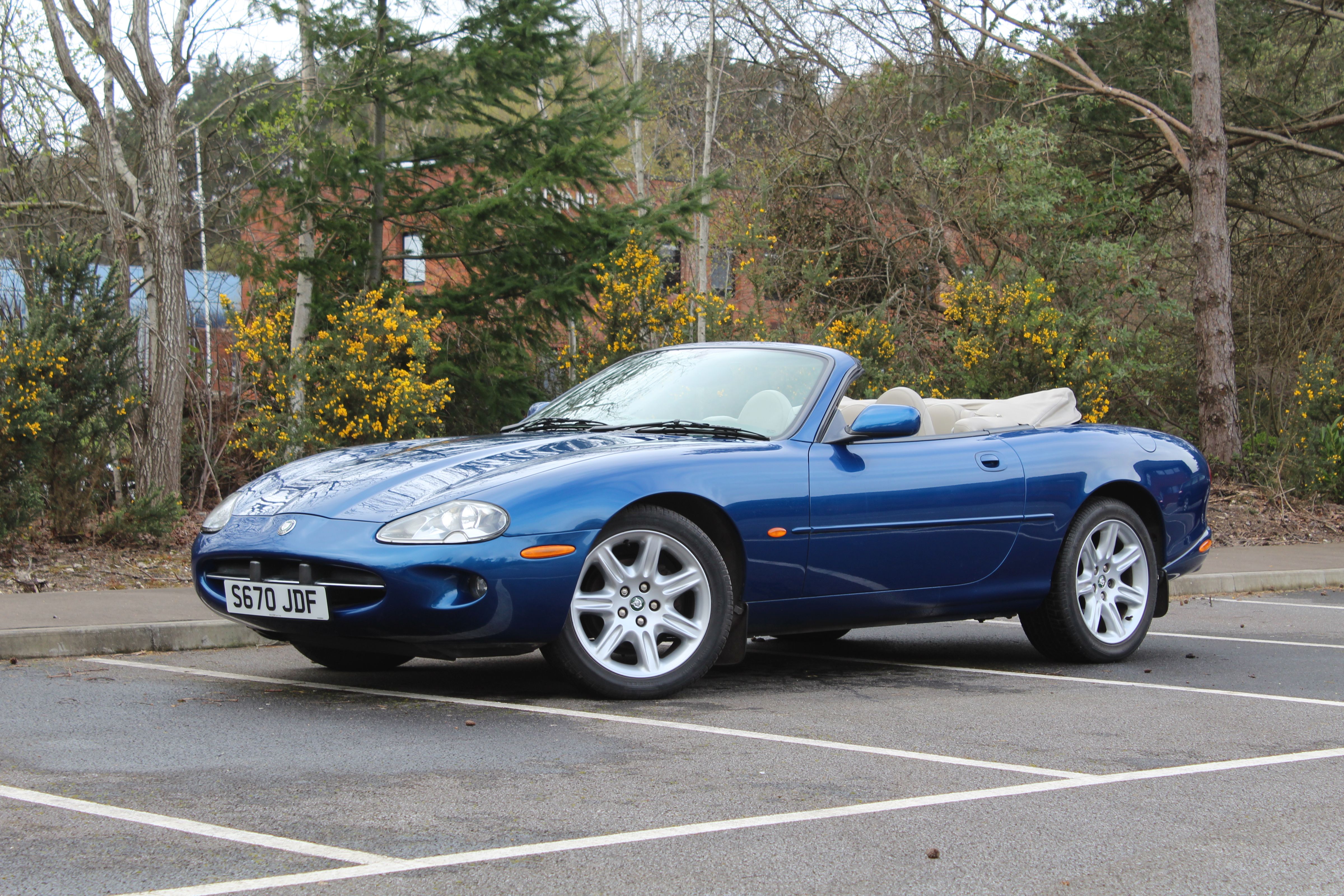 JAGUAR XK8 CONVERTIBLE AUTO