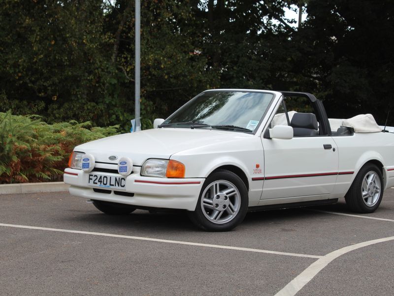 FORD ESCORT XR3i CABRIOLET
